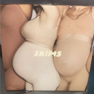 NWT Skims Maternity Solutionwear